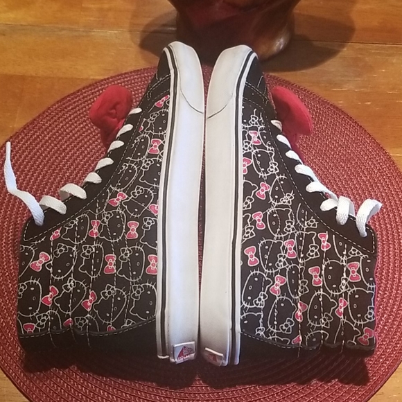 Vans. Hello Kitty SK8 Hi. Size 9.5 - Picture 8 of 10